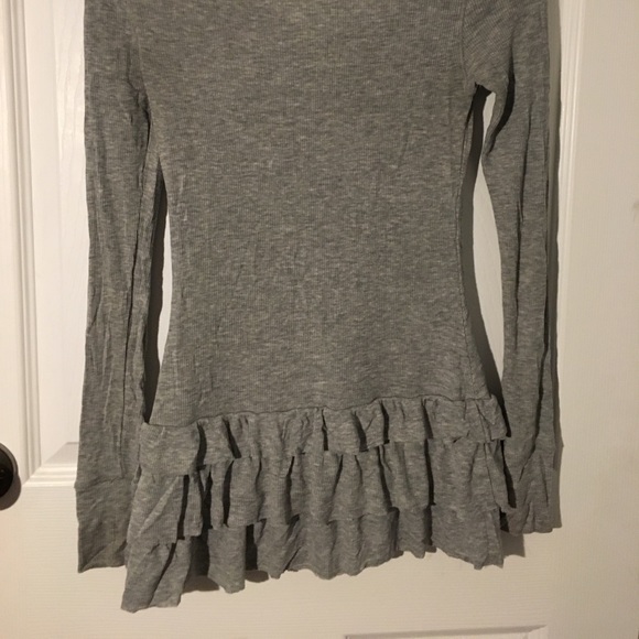 Long sleeve shirt with ruffles - Picture 2 of 3